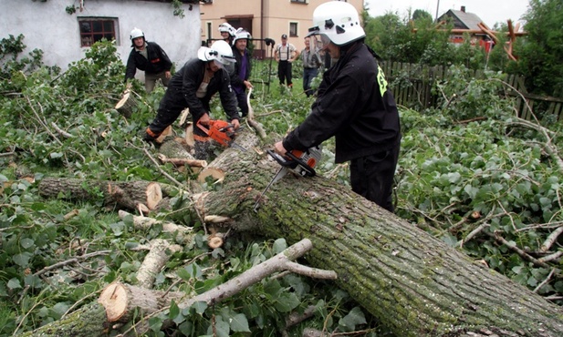 Nawałnice uszkodziły 1000 budynków