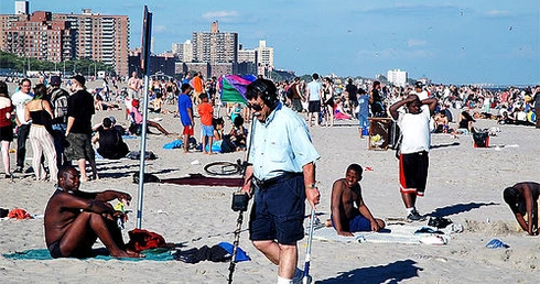 Plażowi poszukiwacze skarbów