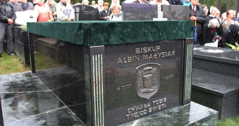 Bp Małysiak pochowany na Salwatorze