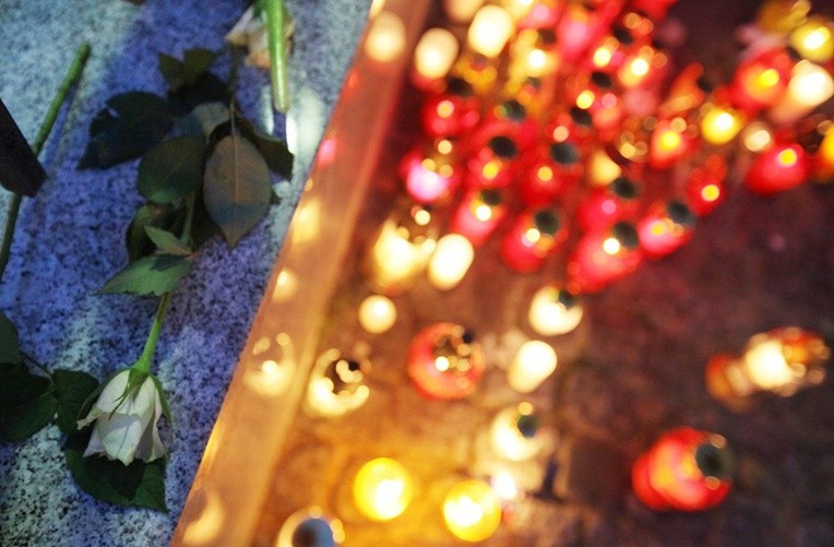 Oslo: Akcja policji i nabożeństwo żałobne