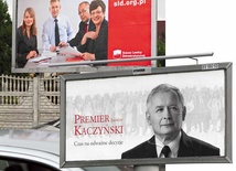 To tylko kampania informacyjna, nie wyborcza – twierdzą politycy uśmiechający się z billboardów