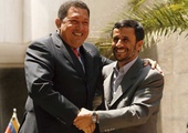 Hugo Chávez (z lewej) i Mahmud Ahmadineżad. Przywódców Wenezueli i Iranu łączą nie tylko interesy ekonomiczne, ale także niechęć do USA