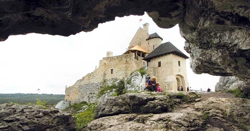 Odbudowany zamek w Bobolicach