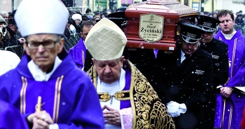 Trumnę z ciałem abp. Józefa Życińskiego złożono w sarkofagu w podziemiach lubelskiej katedry