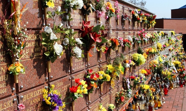 Rośnie zainteresowanie kremacjami