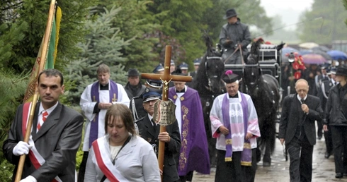 Tysiące ludzi na pogrzebie Leppera