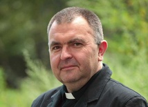 Ks. Grzegorz Polok pomaga dorosłym dzieciom alkoholików