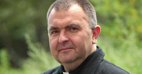 Ks. Grzegorz Polok pomaga dorosłym dzieciom alkoholików