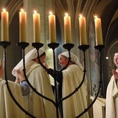 Obłóczyny nowej siostry we Wspólnotach Jerozolimskich w kościele św. Gerwazego w Paryżu.