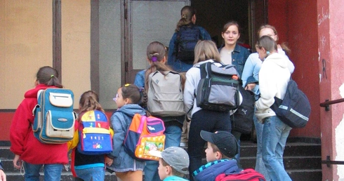 Caritas wypełnia tornistry