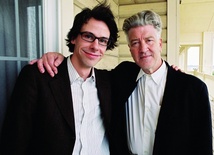 Reżyser filmu, David Sieveking (z lewej), zachęcony przez swego idola Davida Lyncha (z prawej) zapisał się na kurs medytacji transcendentalnej