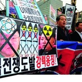 Protest przeciwko wznowieniu przez Koreę Północną programu jądrowego w ośrodku Jongbion.