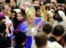 Benedykt XVI przewodniczył modlitewnemu czuwaniu 27 listopada w Watykanie.