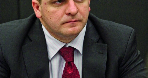 Paweł Kowal jest jednym z twórców Muzeum Powstania Warszawskiego, był wiceministrem spraw zagranicznych w rządzie Jarosława Kaczyńskiego i posłem PiS.