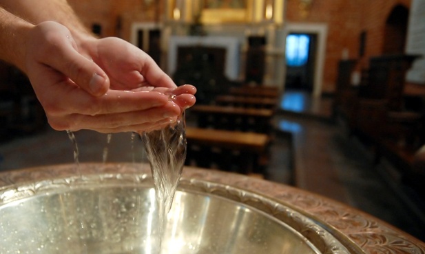 USA: Coraz mniej chrztów