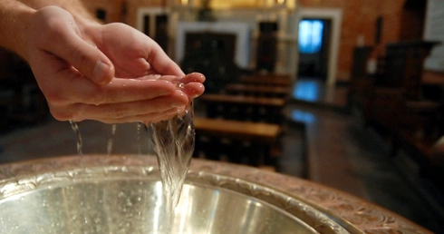 USA: Coraz mniej chrztów