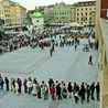 Otwarcie nowej ekspozycji w Sukiennicach ściągnęło do Krakowa tłumy ludzi.