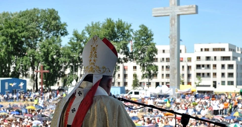 Konstytucja ważniejsza niż Ewangelia?