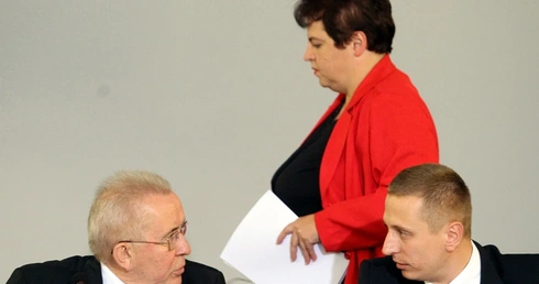 Raport komisji ds. nacisków