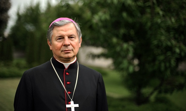 Biskup radomski Henryk Tomasik