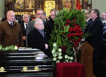 Pogrzeb Marka Rosiaka, choć uczestniczyli w nim przedstawiciele wszystkich partii, nie przyczynił się do pojednania między PiS i PO.