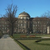 Poznańska uczelnia uległa szantażystom