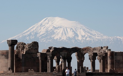 Armenia: Półtora miliona świętych?