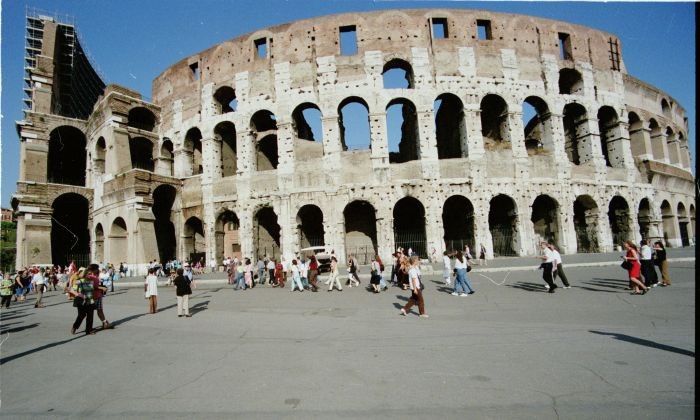 Trzy rzymskie zabytki zdewastowane