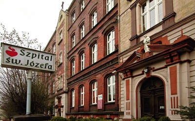 Szpital św. Józefa w Mikołowie władze komunistyczne odebrały siostrom boromeuszkom. Właścicielkom został zwrócony przez Komisję Majątkową.