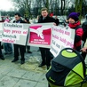 Przeciw antyrodzinnej ustawie wprowadzonej przez polityków, wiosną protestowali rodzice.