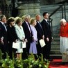 17.09.2010.Benedykt XVI wita się z politykami w Westminster Hall.