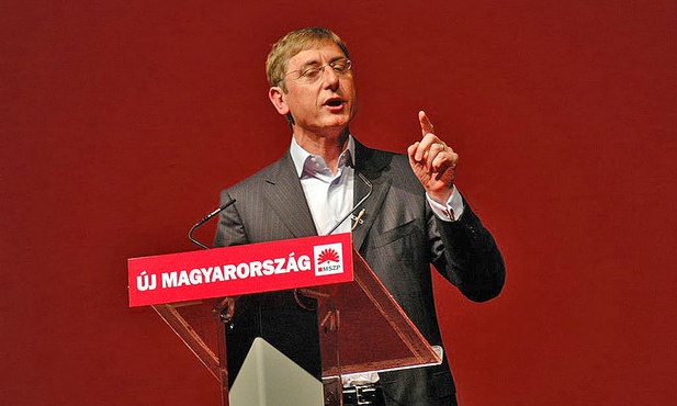 Premier pod sąd!