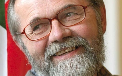 Prof. Ryszard Bugaj jest ekonomistą, pracuje w Instutucie Nauk Ekonomicznych PAN.  W PRL był działaczem opozycji, uczestniczył w obradach Okrągłego Stołu. W III RP poseł na sejm i polityk, m.in. lider Unii Pracy. Społecznie doradzał prezydentowi Lechowi Kaczyńskiemu w sprawach gospodarczych