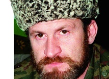 Ahmed Zakajew w stroju bojowym w 1996 roku