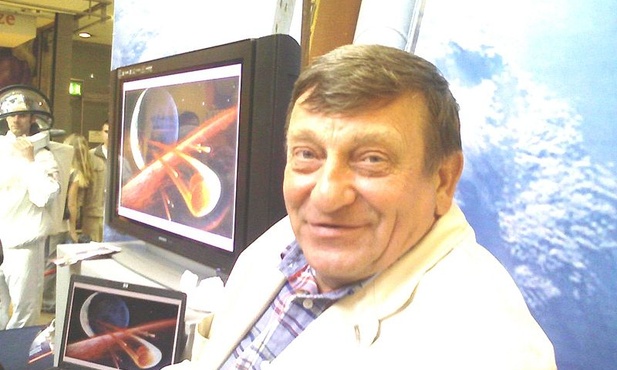 Co Hermaszewski dał papieżowi?