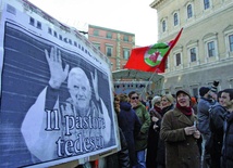 Manifestacja homoseksualistów domagających się zalegalizowania „małżeństw” osób tej samej płci. Rzym, 14 stycznia 2006 r.