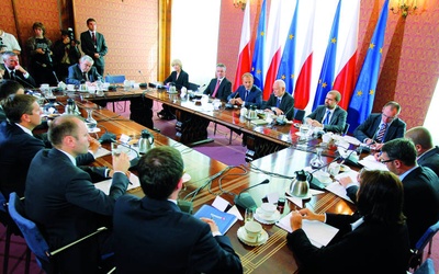 Donald Tusk i Michał Boni podczas spotkania z szefami Otwartych Funduszy Emerytalnych