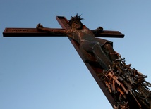 Kogo przeraża krzyż?