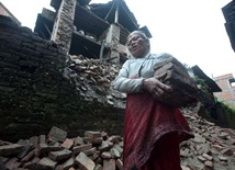 Indie: Już 82 ofiary trzęsienia ziemi