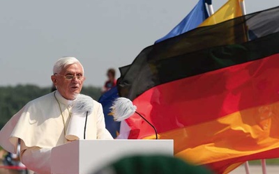 Pielgrzymce Benedykta XVI do ojczyzny towarzyszy hasło:  „Gdzie Bóg, tam przyszłość”