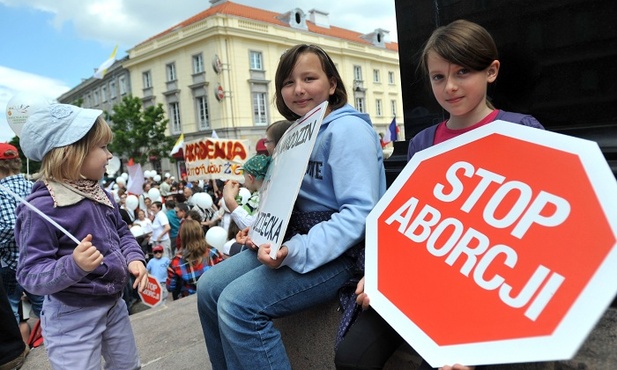 Pikieta ws. „Dużej książki o aborcji”