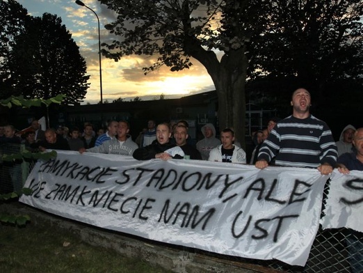 Kibice chcą spotkać się z premierem 