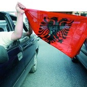 22.07.2010 r. Albańczycy z Kosowa cieszą się na ulicach Prisztiny po decyzji Trybunału Sprawiedliwości.