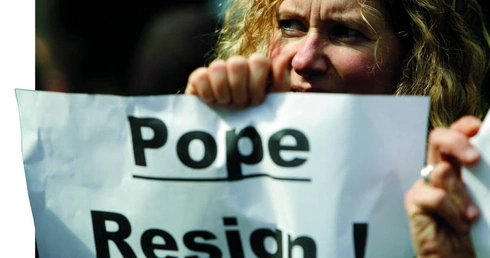 Jeden z protestów przeciwko Benedyktowi XVI w Londynie.