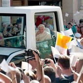 Benedykt XVI przybył do Fryburga