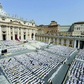 Mszę św. w uroczystość Najświętszego Serca Pana Jezusa na Placu św. Piotra odprawiło wraz z Papieżem ok. 15 tys. księży z 90 krajów świata.