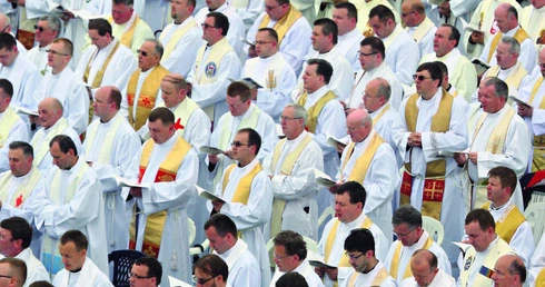 Tysiące księży uczestniczyło w pielgrzymce i wspólnie sprawowało Mszę św.