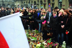 Warszawa, 10.04.2010 r. Czy uda nam się zamienić to poruszenie serc w czyn, w trwałe poczucie wspólnoty, w odpowiedzialność za dobro, którym jest ojczyzna?