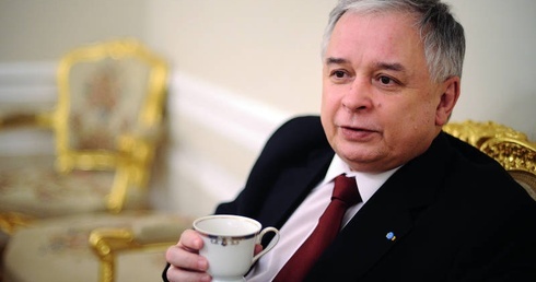 Przeciw walce znacznej części mediów ze wszystkimi niemal istotnymi aspektami polityki, jaką staram się prowadzić, nie mam innego sposobu, jak tylko próbować docierać konsekwencją swoich działa do obywateli.
