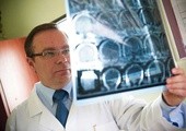  Prof. dr hab. Med. Krzysztof Składowski, kierownik Kliniki Radioterapii Centrum Onkologii w Gliwicach, bohater książki „Wspólnie pokonajmy raka”